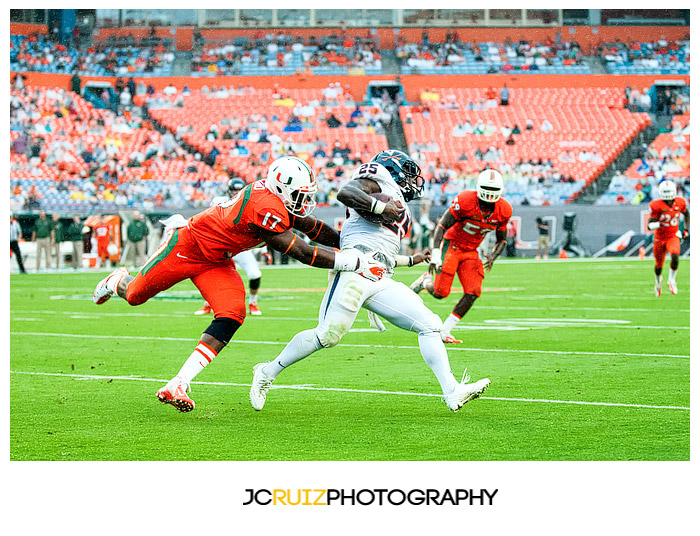 Virginia RB, #25 Kevin Parks, eludes the tackle of Hurricanes lineman, #17 Tyriq McCord