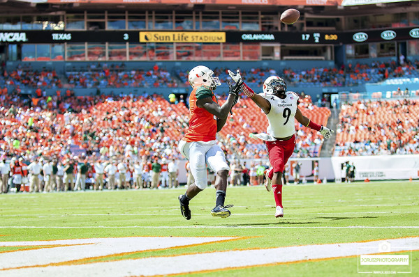 Phillip Dorsett catches a touchdown pass from Brad Kaaya