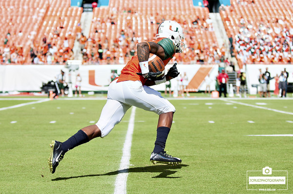 Stacy Coley returns a kickoff
