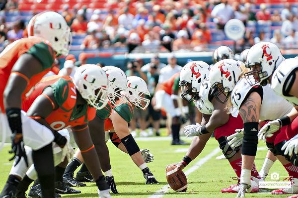 The Miami Hurricanes defense lines up against Cincinnati