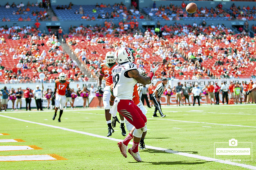 Cincinnati WR hauls in a touchdown