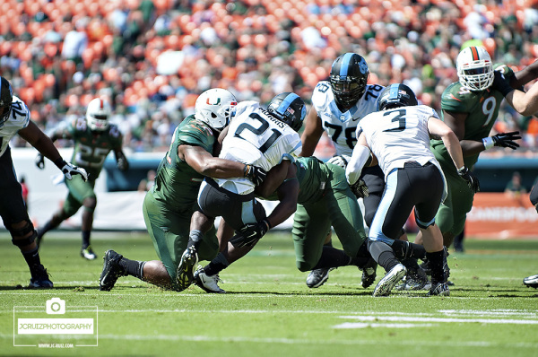 Denzel Perryman tackles Romar Morris