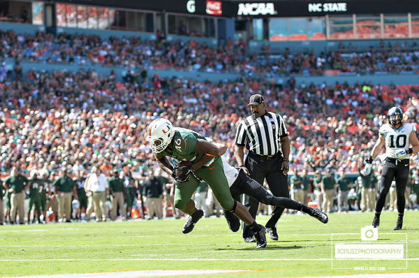 Clive Walford lunges for the touchdown