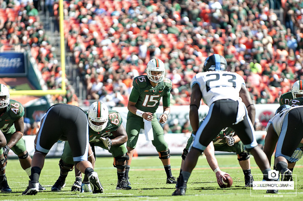 Brad Kaaya in the shotgun formation awaiting the ball