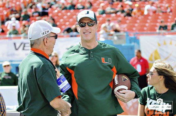 Jim Kelly catches up Hurricane employees