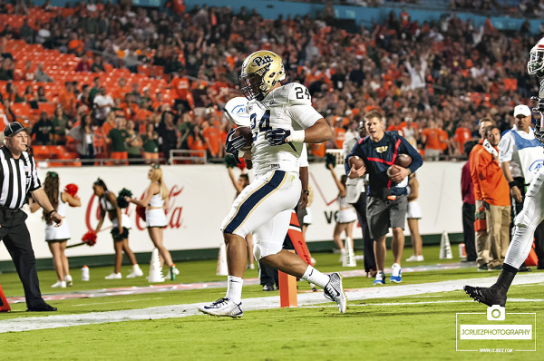 James Conner rushes for a touchdown