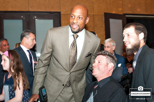 Alonzo Mourning posing with Jeff Fogel