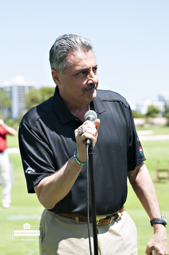 Tony Fiorentino addressing the golfers