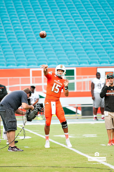 Brad Kaaya Warms up