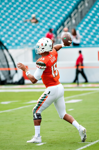 Brad Kaaya warms up prior to playing Georgia Tech