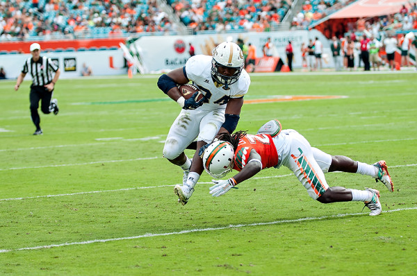 Dallas Crawford tries to tackle Marcus Marshall