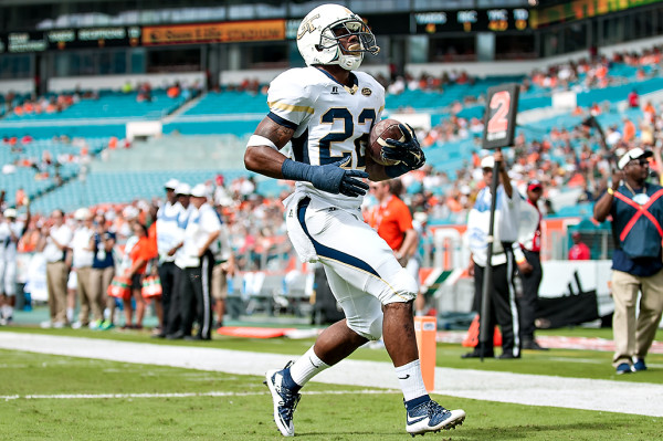 Rodderick Snoddy, Georgia Tech RB, runs in for a touchdown