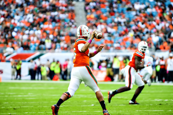 Brad Kaaya, Hurricanes QB, prepares to throw a pass to Christopher Herndon