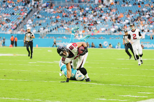Falcons TE, #81 Austin Hooper, tries to escape from the tackle of Dolphins S #20, Reshad Jones