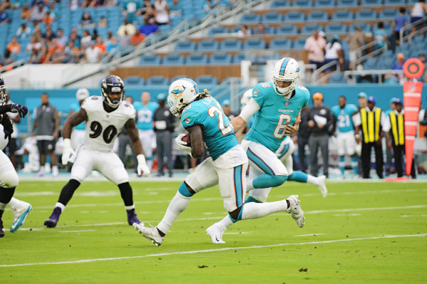 Jay Cutler hands the ball off to Jay Ajayi