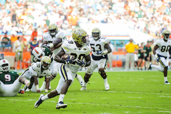 J.J. Green (28) runs after catching a shovel pass