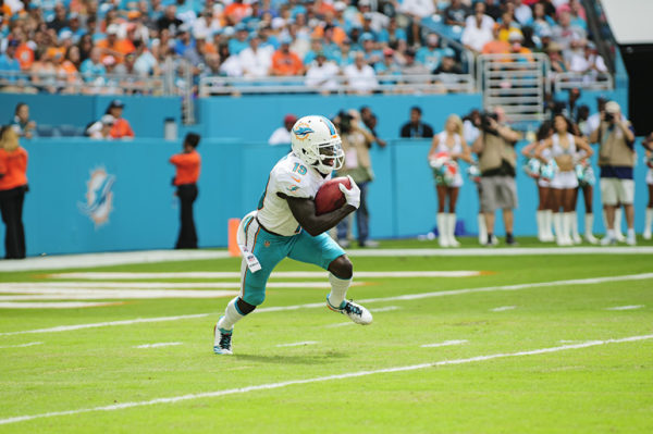 Jakeem Grant (19) returns a kickof