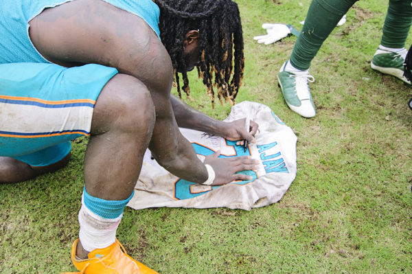 Jay Ajayi signs his jersey