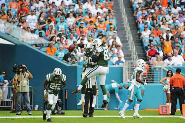 Jermaine Kearse (10) celebrates his touchdown with Eric Tomlinson (83)