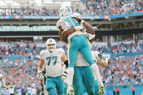 Kenny Stills (10) celebrates his touchdown