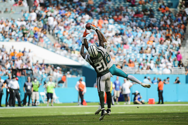 Morris Claiborne (21) and Kenny Stills (10) fight for the ball