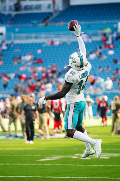 Jarvis Landry (14) with the one handed catch in warmups
