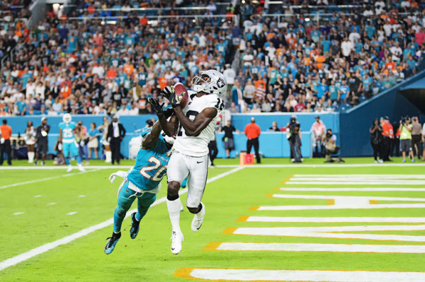 Raiders WR Johnny Holton (16) hauls in a touchdown pass