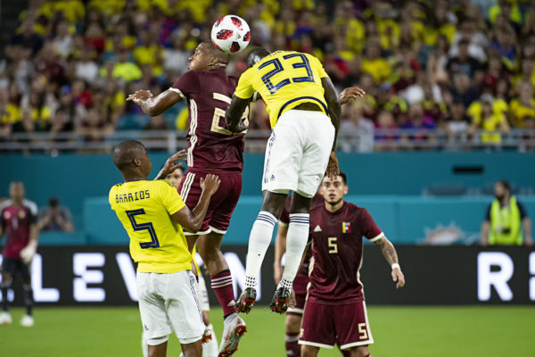 Jose Rondon and Davinson Sanchez battle for the ball