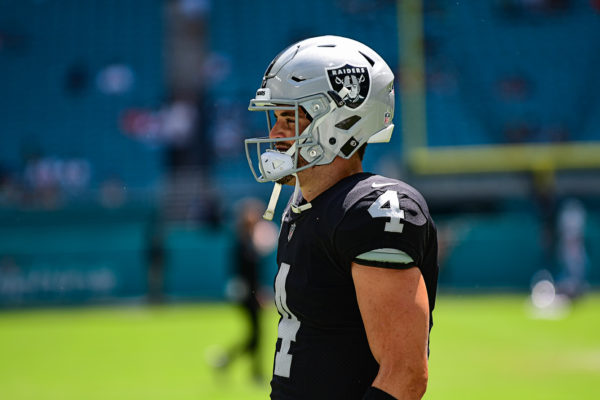 Oakland Raiders quarterback Derek Carr (4)