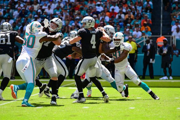 Oakland Raiders quarterback Derek Carr (4)