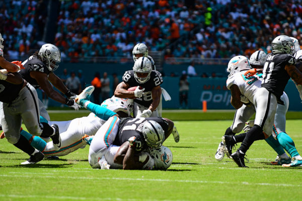 Oakland Raiders running back Doug Martin (28)