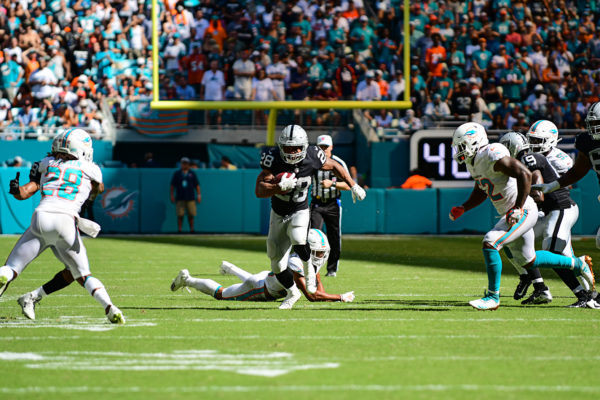 Oakland Raiders running back Doug Martin (28)