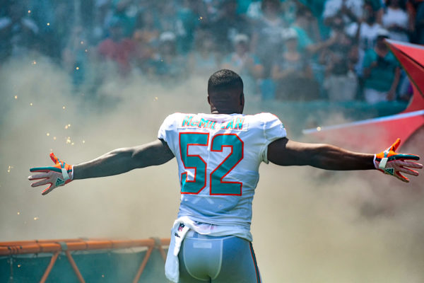 Miami Dolphins linebacker Raekwon McMillan (52)