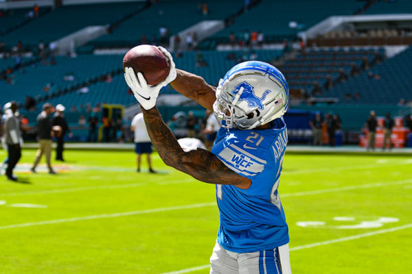 Detroit Lions running back Ameer Abdullah (21) catches a pass in warm ups