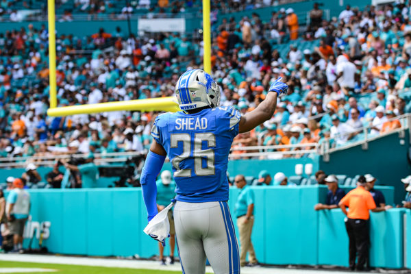 Detroit Lions defensive back DeShawn Shead (26) points to the crowd after the initial kickoff