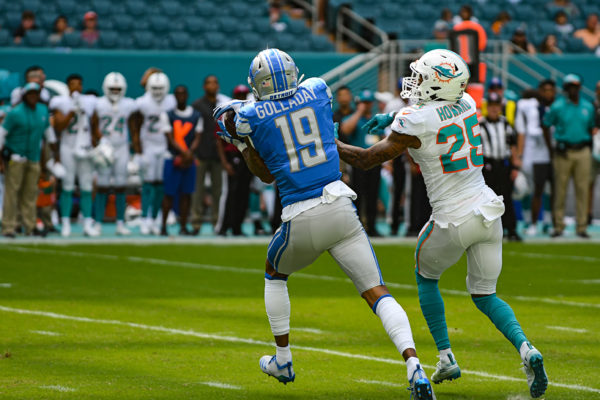 Detroit Lions wide receiver Kenny Golladay (19) catches a tough pass