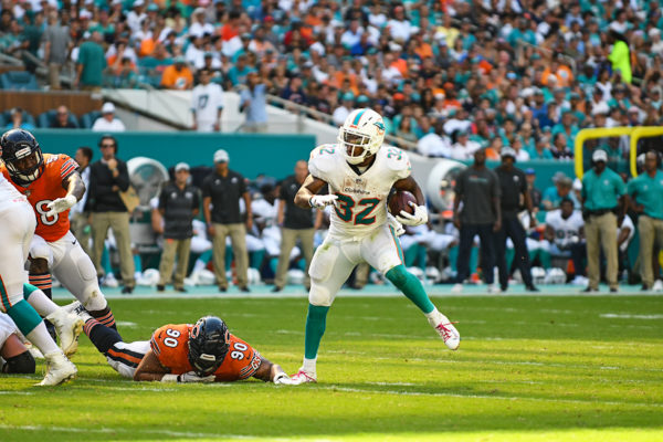 Miami Dolphins running back Kenyan Drake (32)