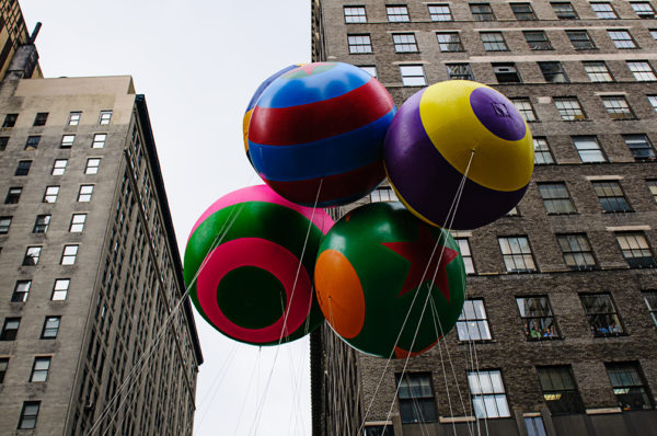 macys thanksgiving day parade holiday balloons
