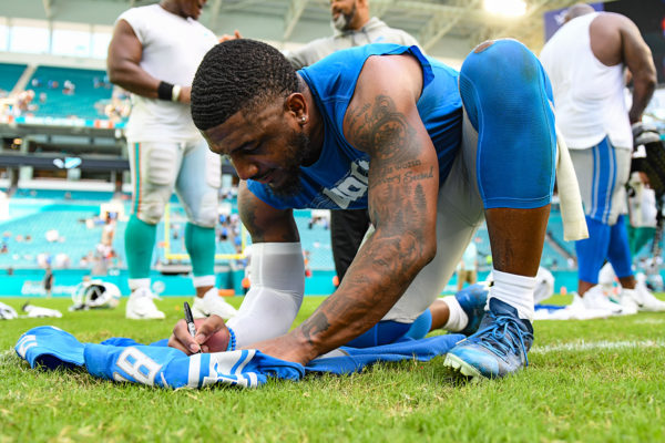 Detroit Lions strong safety Quandre Diggs (28) signs his jersey