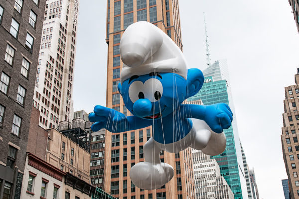 Smurfs float macys thanksgiving day parade