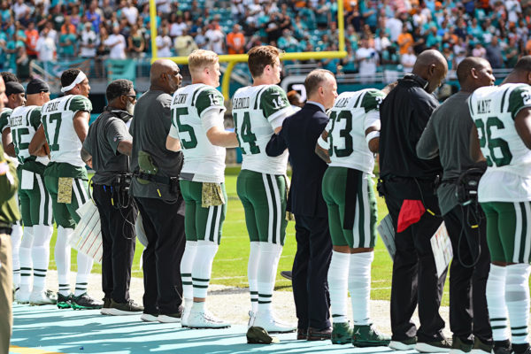 New York Jets quarterback Sam Darnold (14) and the Jets stand for the national anthem