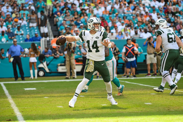 New York Jets quarterback Sam Darnold (14) throws on the run