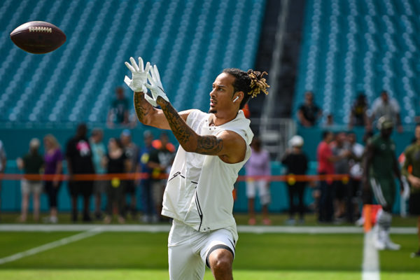 New York Jets wide receiver Robby Anderson (11) warms up