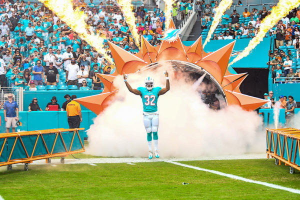 Miami Dolphins running back Kenyan Drake (32)