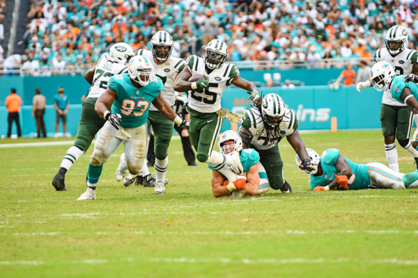 Miami Dolphins outside linebacker Kiko Alonso (47) tackles New York Jets running back Elijah McGuire (25)