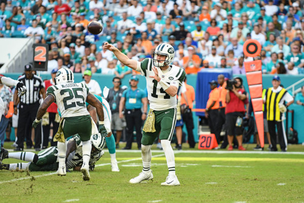 New York Jets quarterback Sam Darnold (14) throws a pass