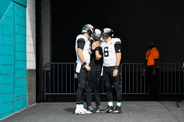 Jacksonville Jaguars QBs huddle before heading to the field
