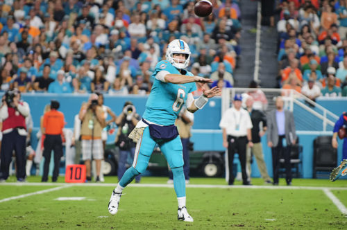 Jay Cutler (6) with a pass