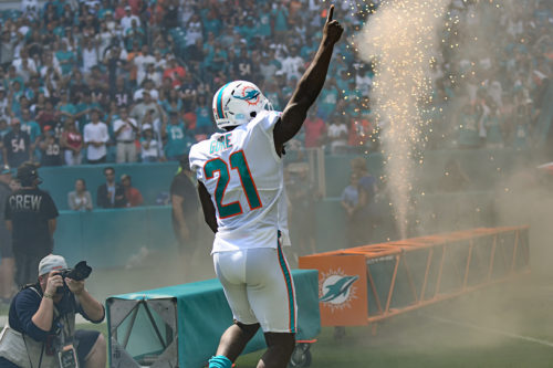 Miami Dolphins running back Frank Gore (21) shows the crowd some love as he runs out