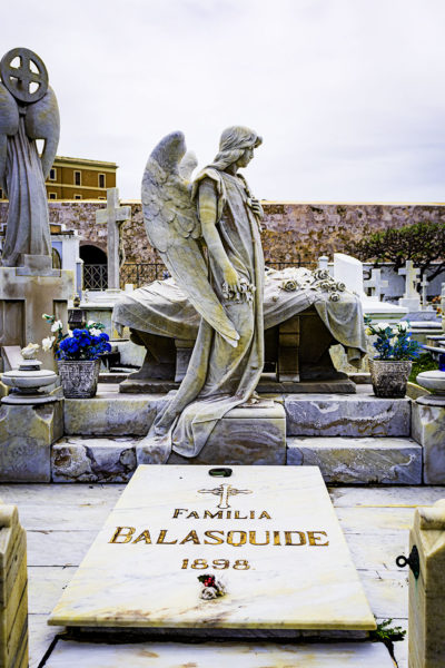 Santa Maria Magdalena de Pazzis tombstones